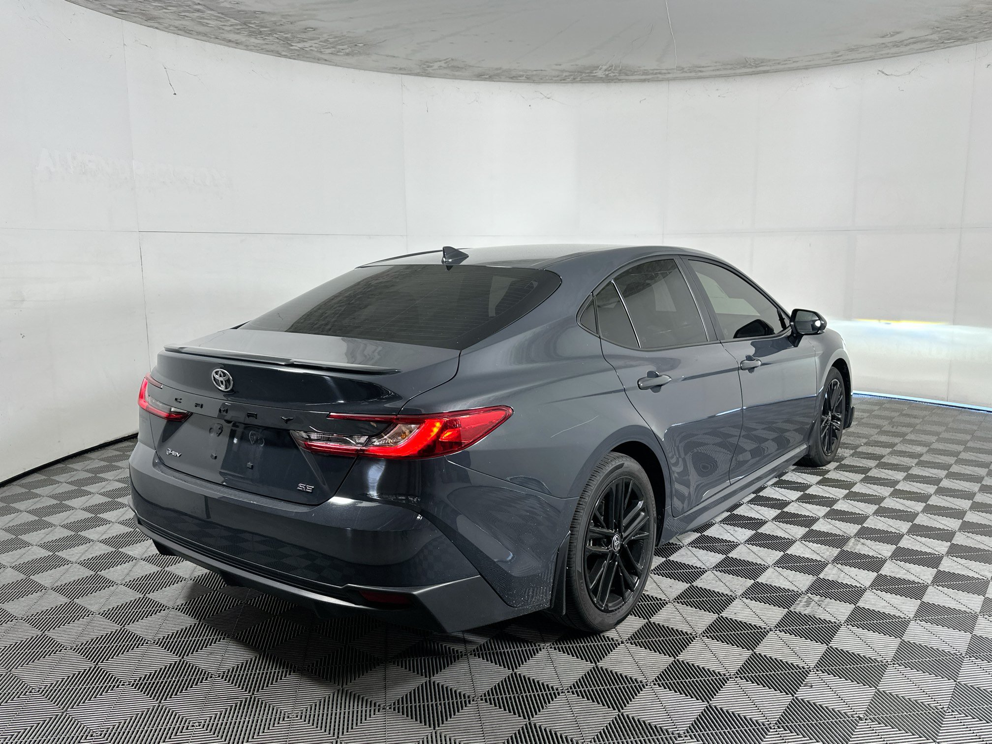 Used 2025 Toyota Camry SE FWD image 3