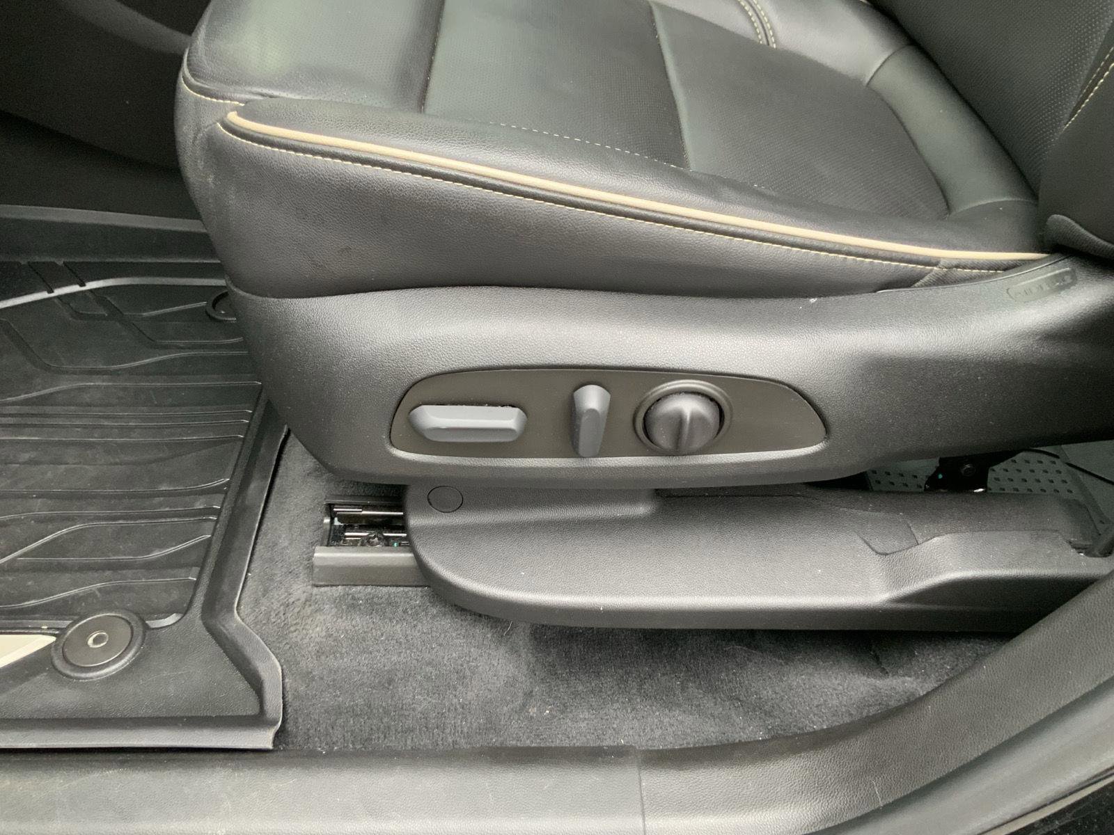 Used 2023 Chevrolet Traverse Premier w/ Redline Edition image 31