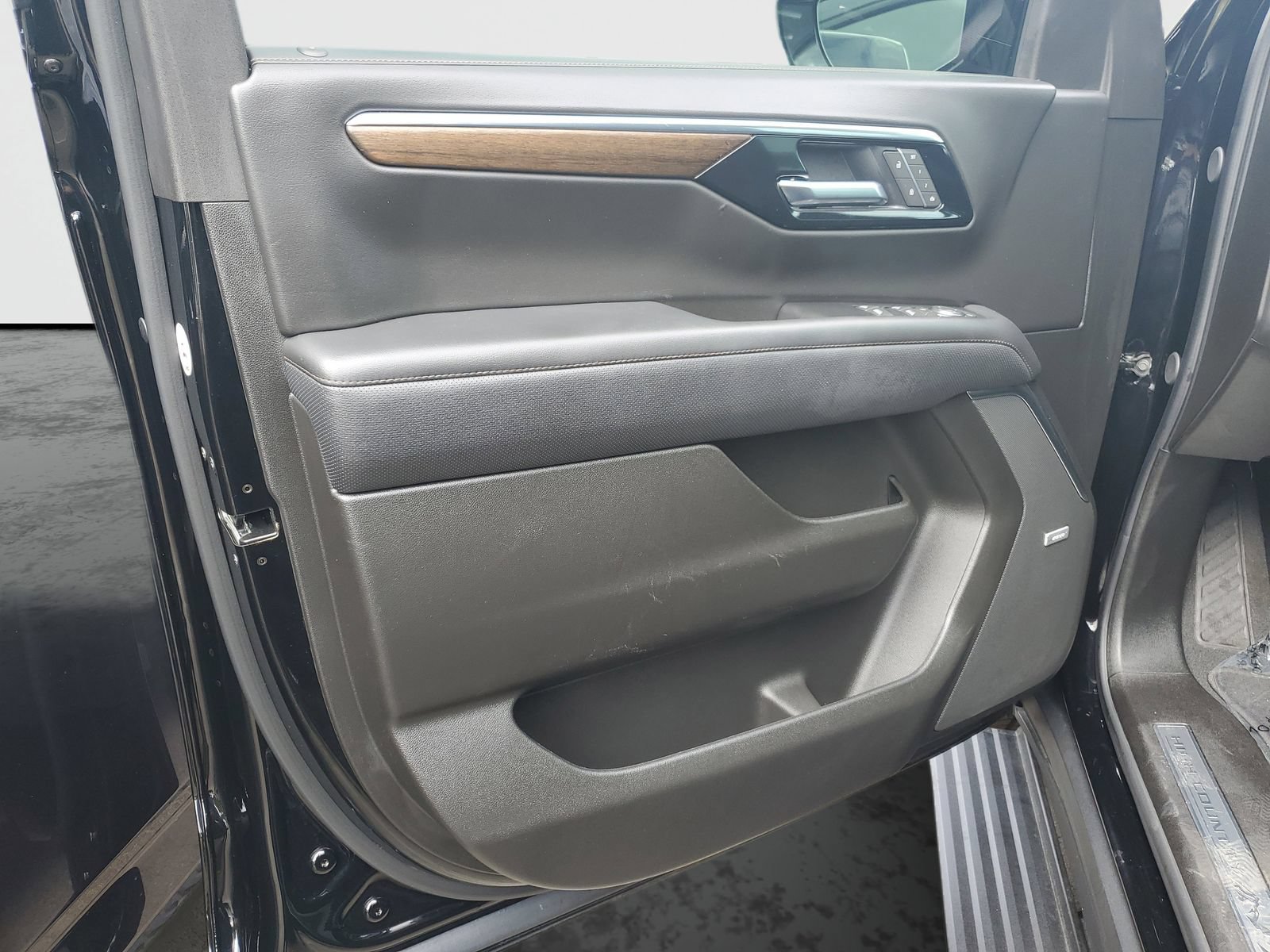Used 2025 Chevrolet Tahoe High Country AWD/4WD image 20