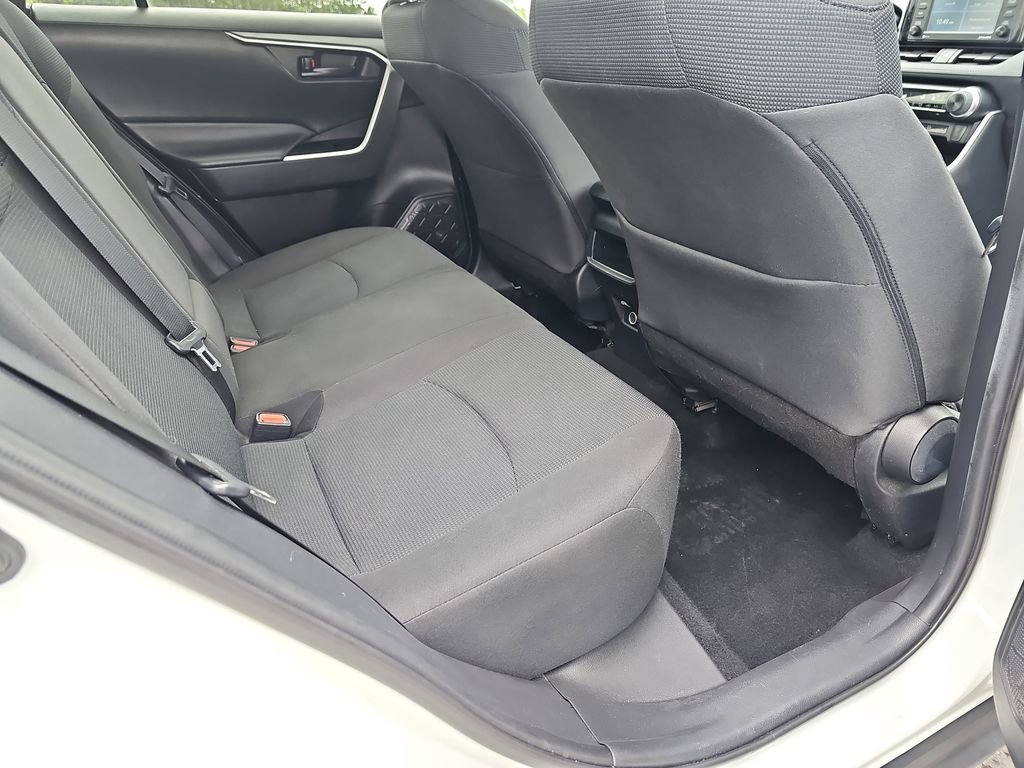 Used 2021 Toyota RAV4 LE FWD image 15