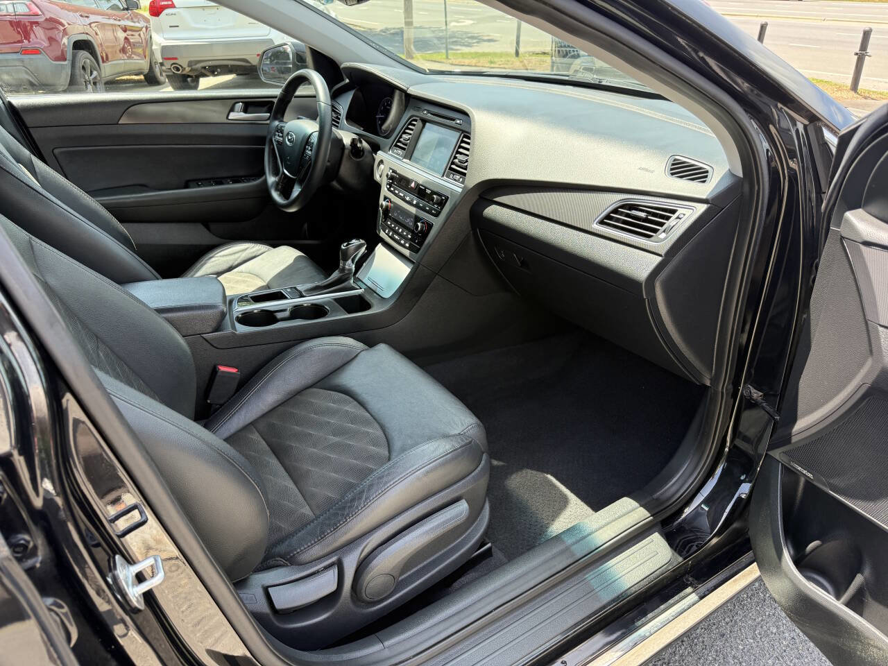 Used 2016 Hyundai Sonata Sport w/ Option Group 03 FWD image 13
