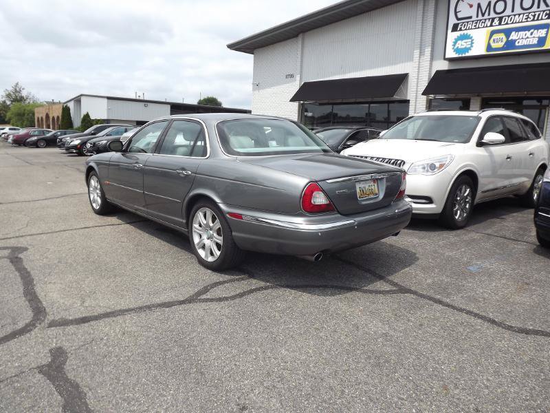 Used 2004 Jaguar XJ8 RWD image 3