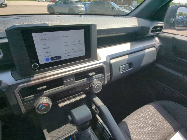 Used 2025 Toyota 4Runner SR5 AWD/4WD image 15