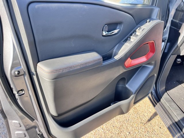 Used 2024 Nissan Frontier Pro-X image 10