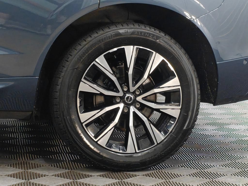 Used 2023 Volvo XC60 B5 Plus AWD/4WD image 51