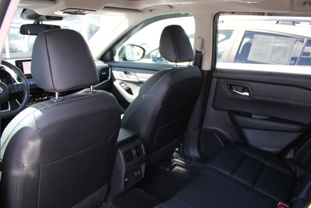 Used 2024 Nissan Rogue SL w/ SL Premium Package AWD/4WD image 16