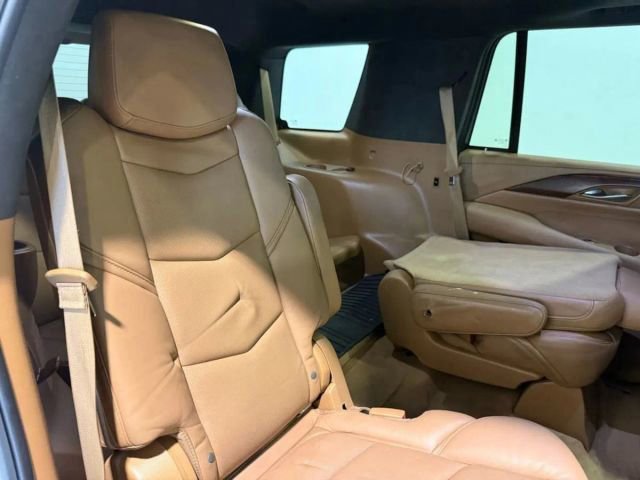 Used 2017 Cadillac Escalade Platinum image 30
