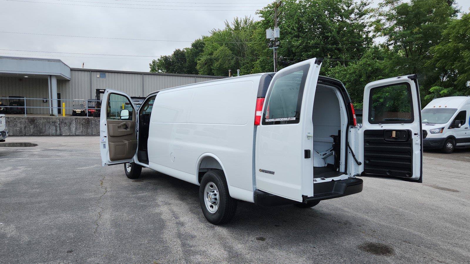 New 2026 Chevrolet Express 3500 Extended RWD image 14