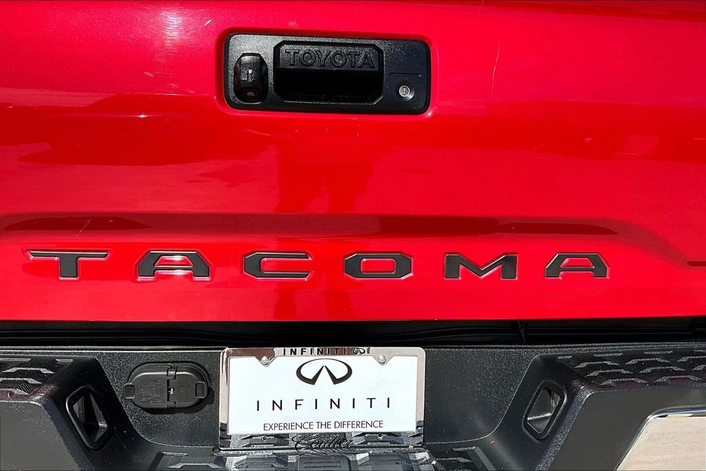 Used 2018 Toyota Tacoma SR5 RWD image 8
