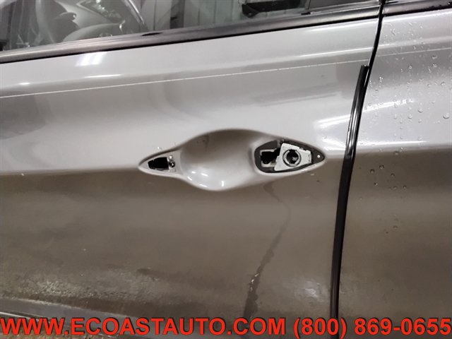 Used 2013 Hyundai Elantra GLS w/ Preferred Pkg FWD image 16