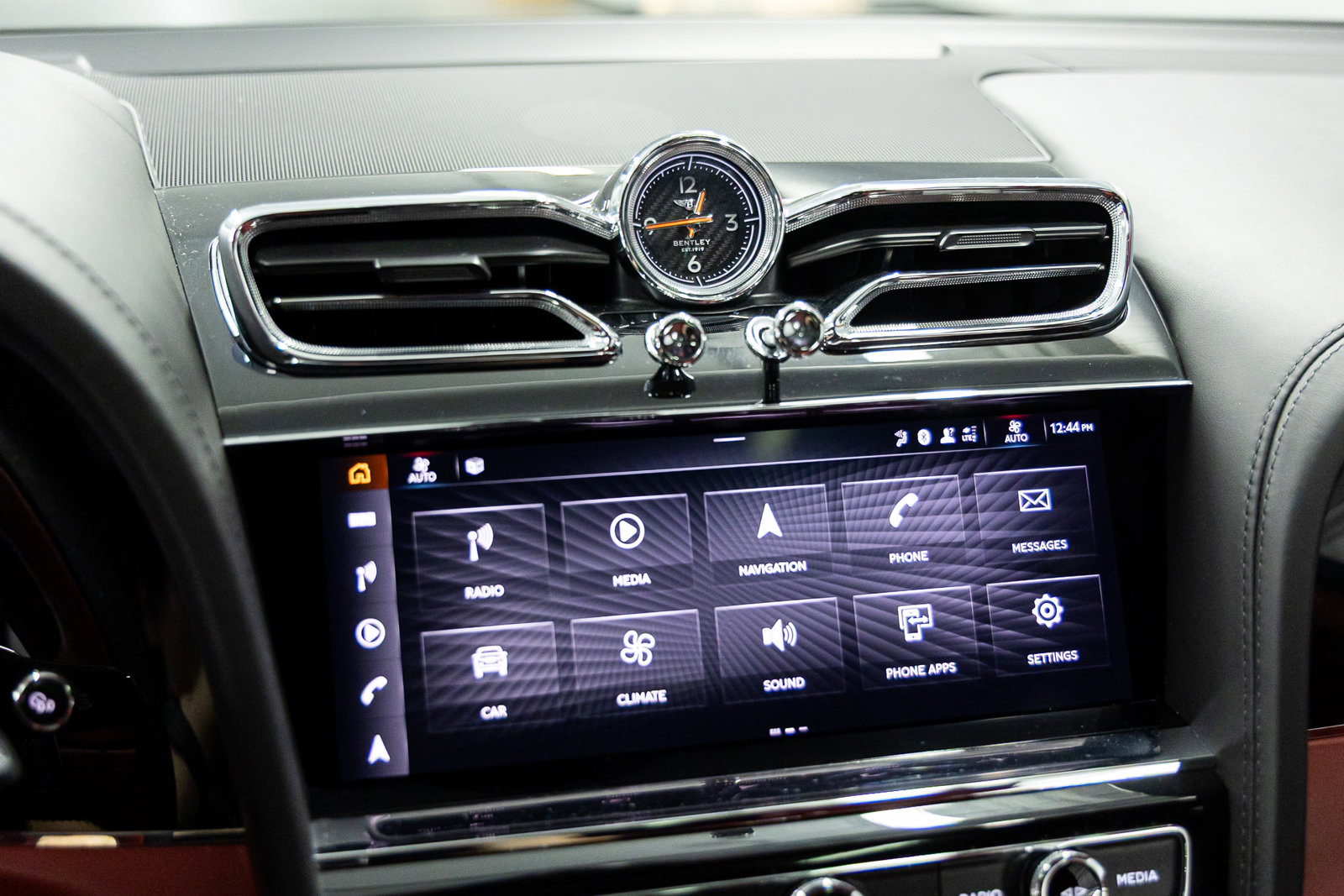 Used 2022 Bentley Bentayga image 34