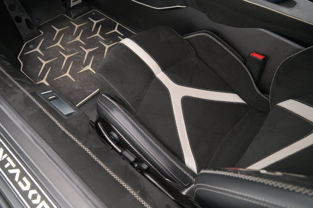 Used 2021 Lamborghini Aventador SVJ AWD/4WD image 9