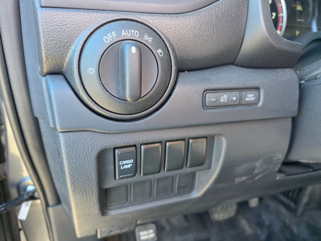 Used 2022 Nissan Titan S image 17