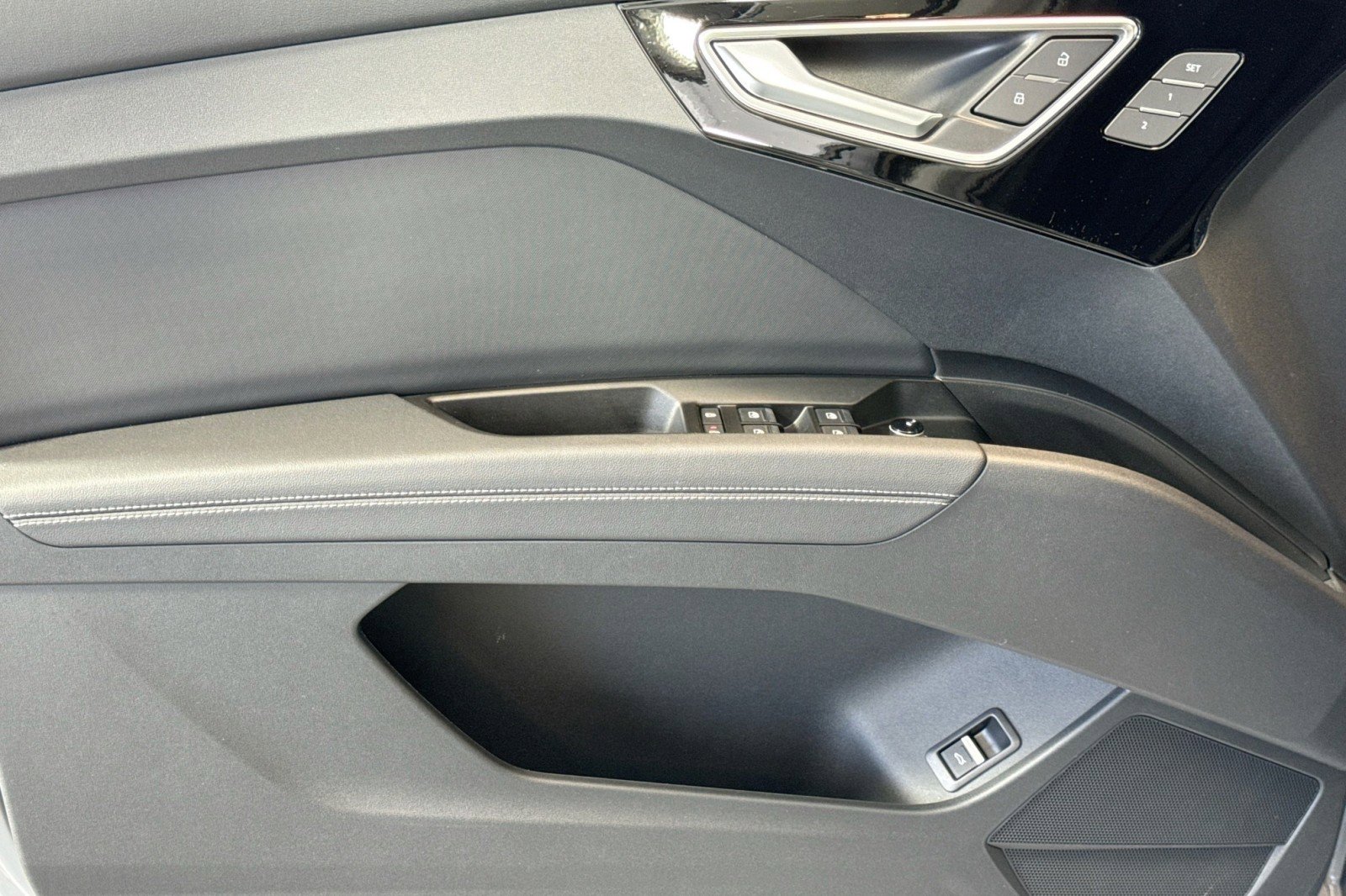 Used 2025 Audi Q4 e-tron Premium Plus w/ Premium Plus image 17