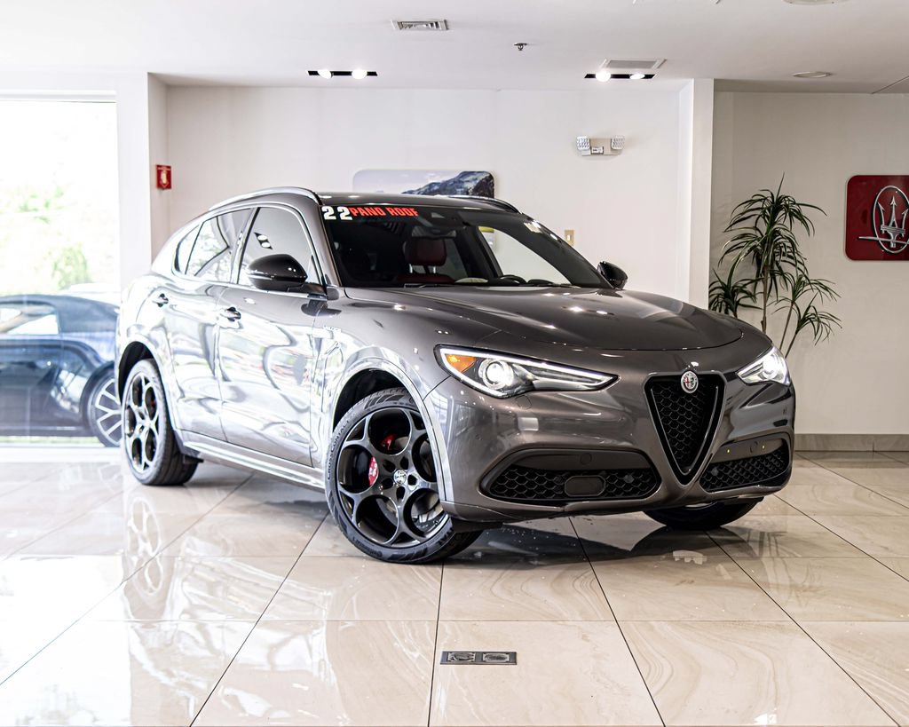 Used 2022 Alfa Romeo Stelvio Veloce AWD/4WD image 5