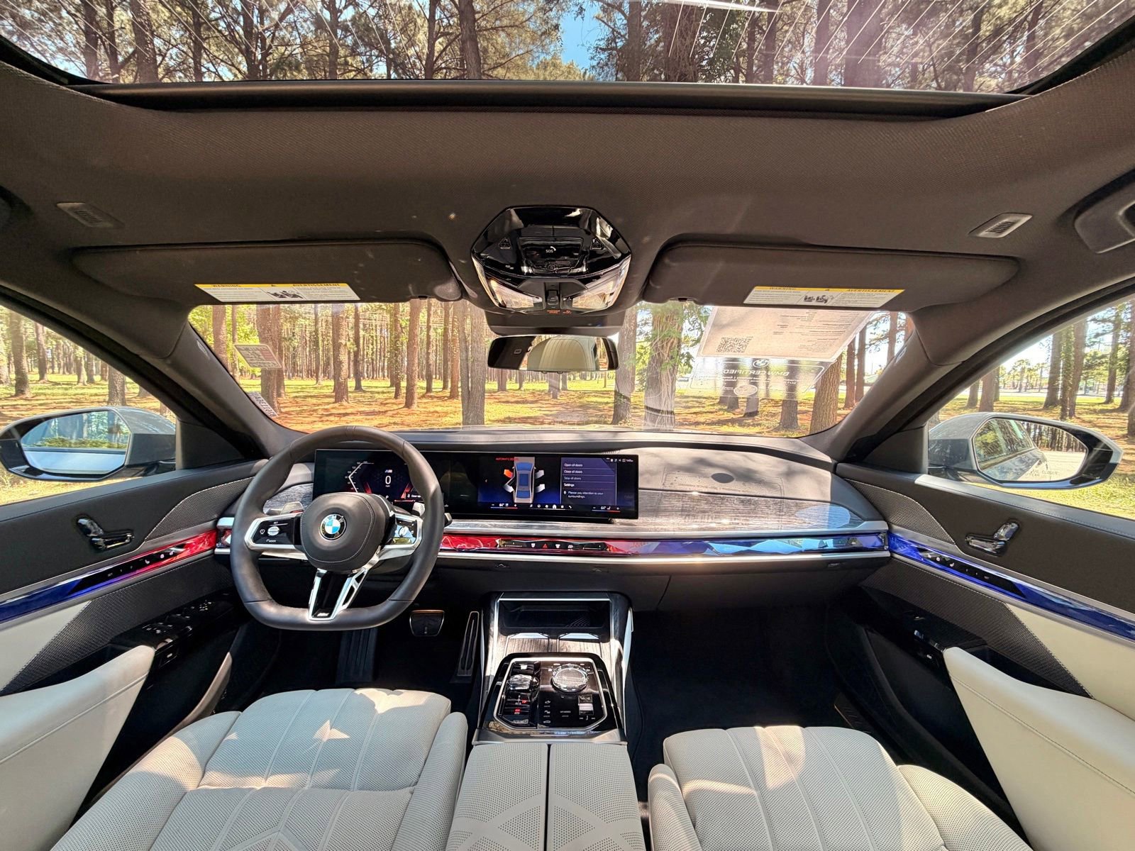 Certified 2025 BMW 760i xDrive w/ Executive Package AWD/4WD image 2