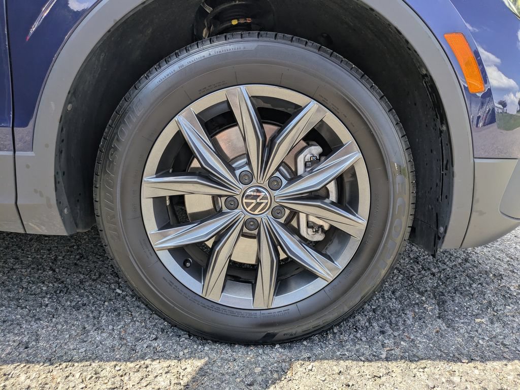 Certified 2023 Volkswagen Tiguan SE FWD image 12