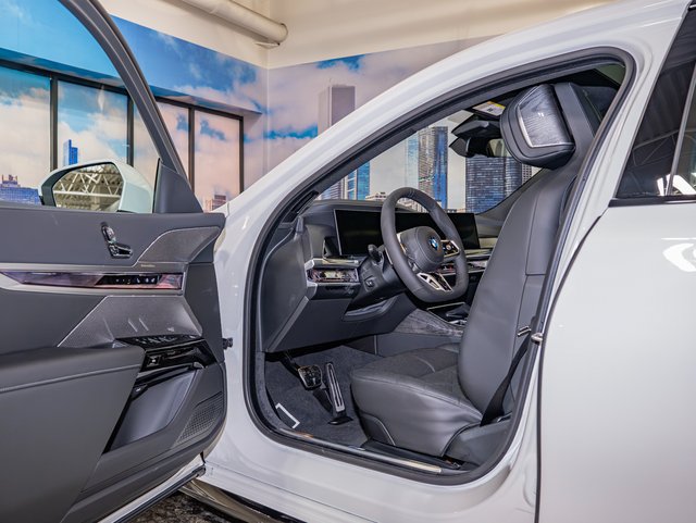 Used 2026 BMW 740i xDrive w/ Premium Package AWD/4WD image 13