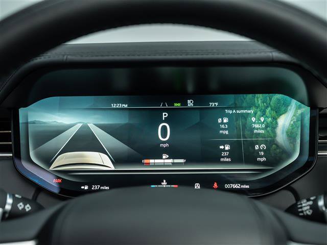 Used 2025 Land Rover Range Rover SE image 22