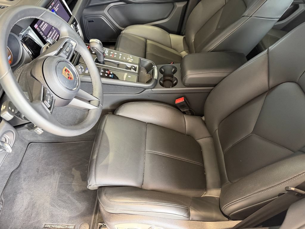 Certified 2026 Porsche Macan AWD/4WD image 16