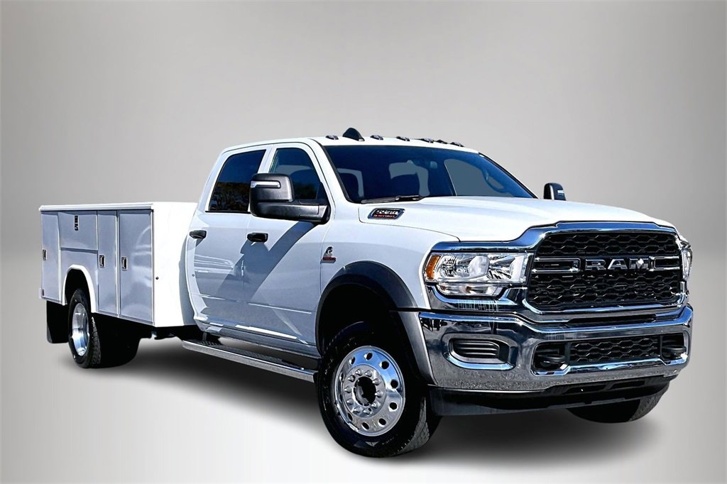 Used 2024 RAM 5500 Tradesman w/ Chrome Appearance Group image 1