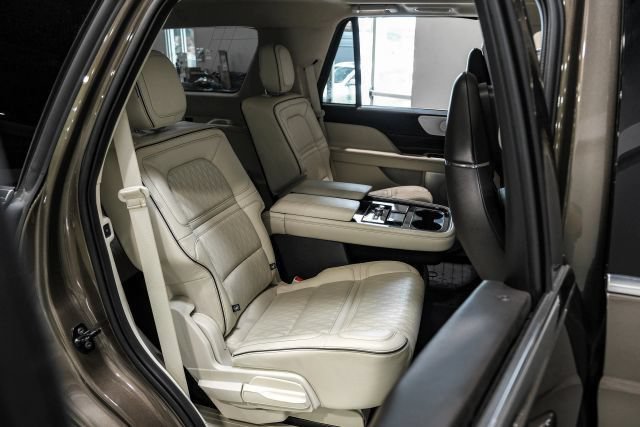 Used 2020 Lincoln Navigator Black Label w/ Cargo Convenience Package AWD/4WD image 31