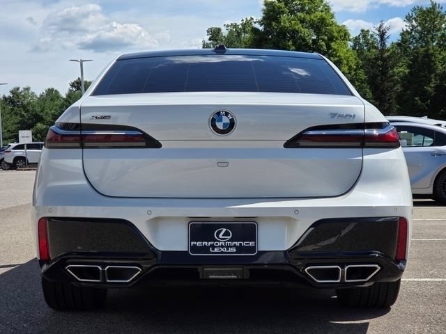 Used 2025 BMW 760i xDrive w/ Executive Package AWD/4WD image 25