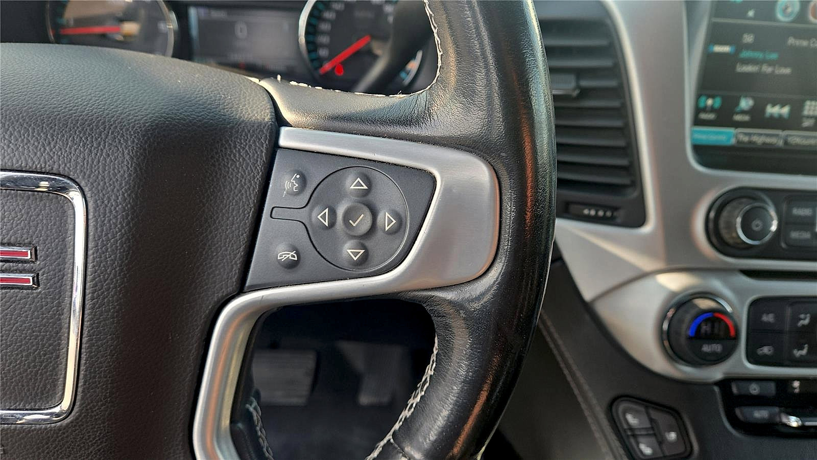 Used 2019 GMC Yukon SLT AWD/4WD image 14