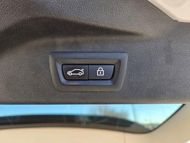 Used 2021 BMW X7 xDrive40i w/ Premium Package image 11