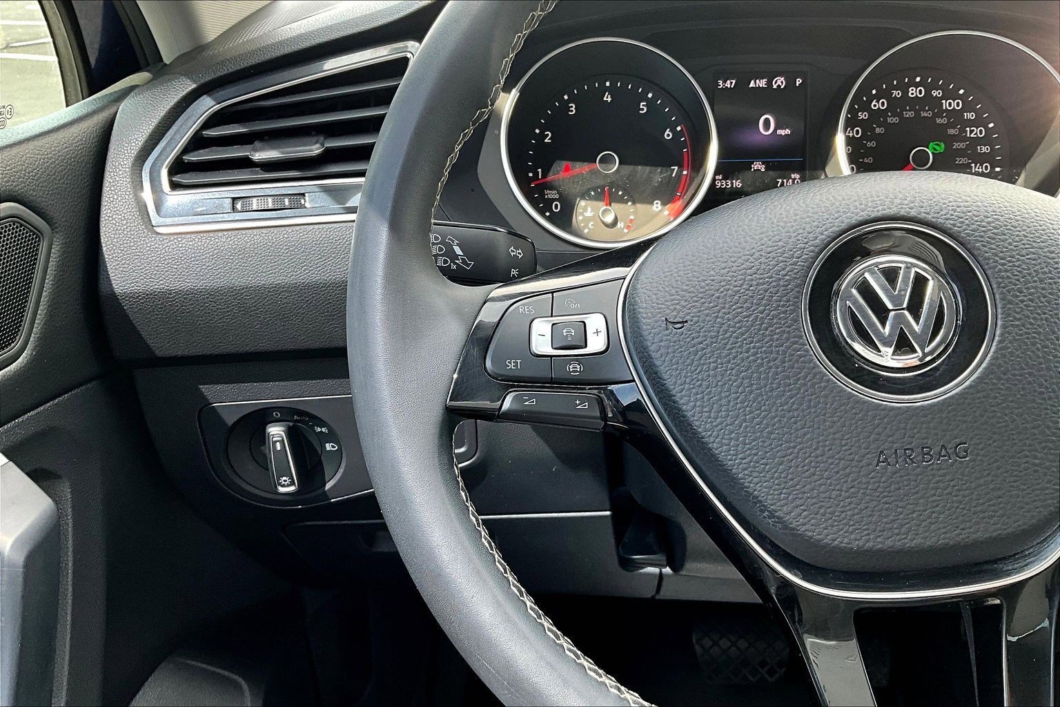 Used 2021 Volkswagen Tiguan SE FWD image 11