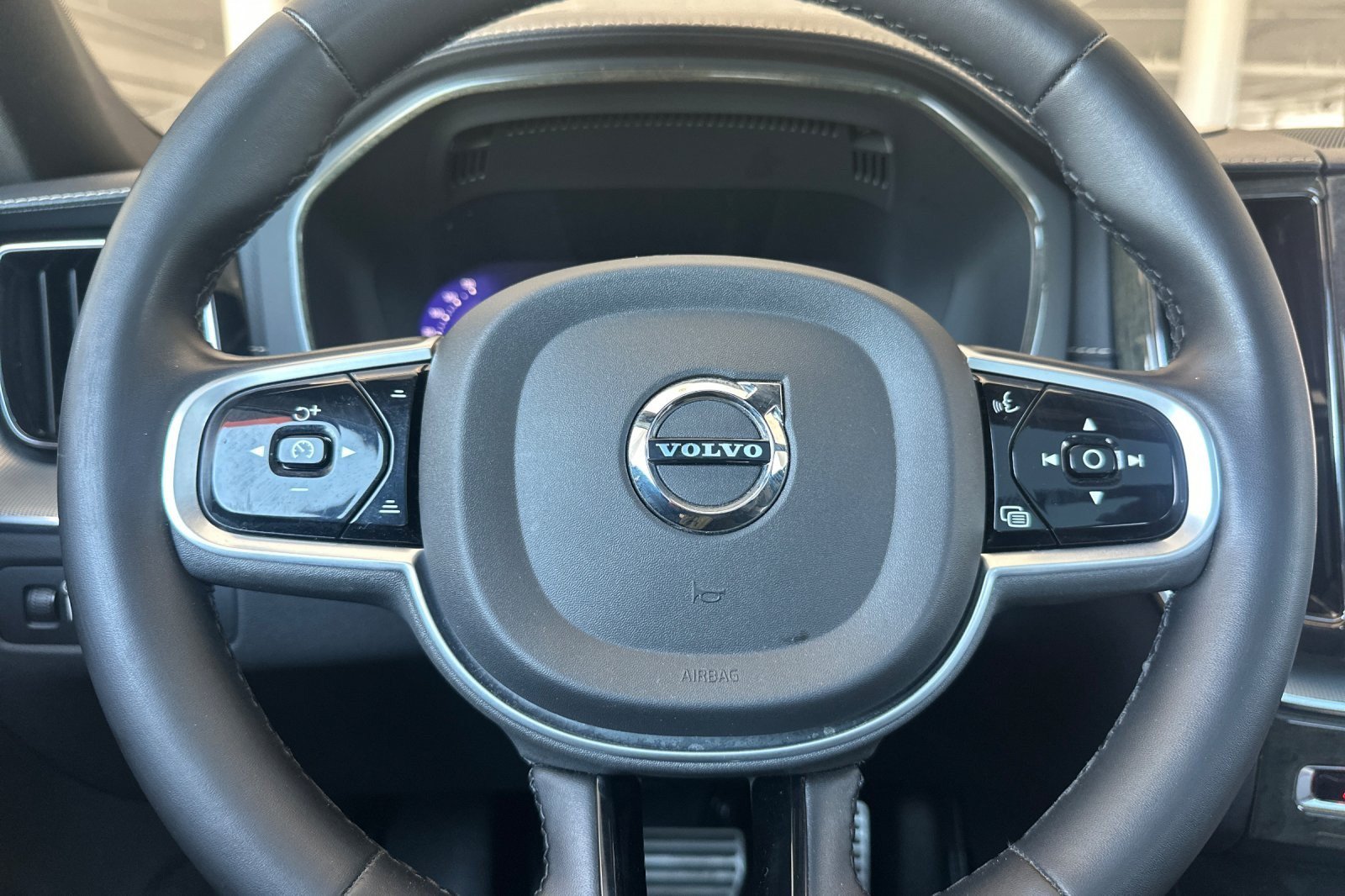 Used 2022 Volvo XC60 T8 R-Design w/ Advanced Package AWD/4WD image 23