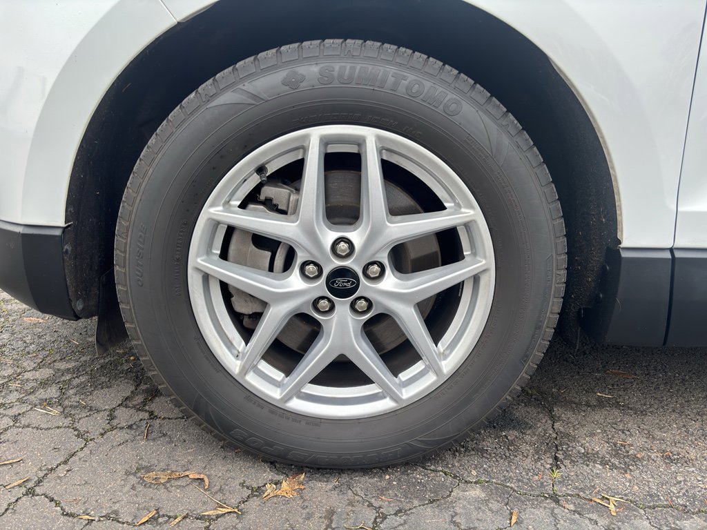 Used 2023 Ford Edge SEL image 5