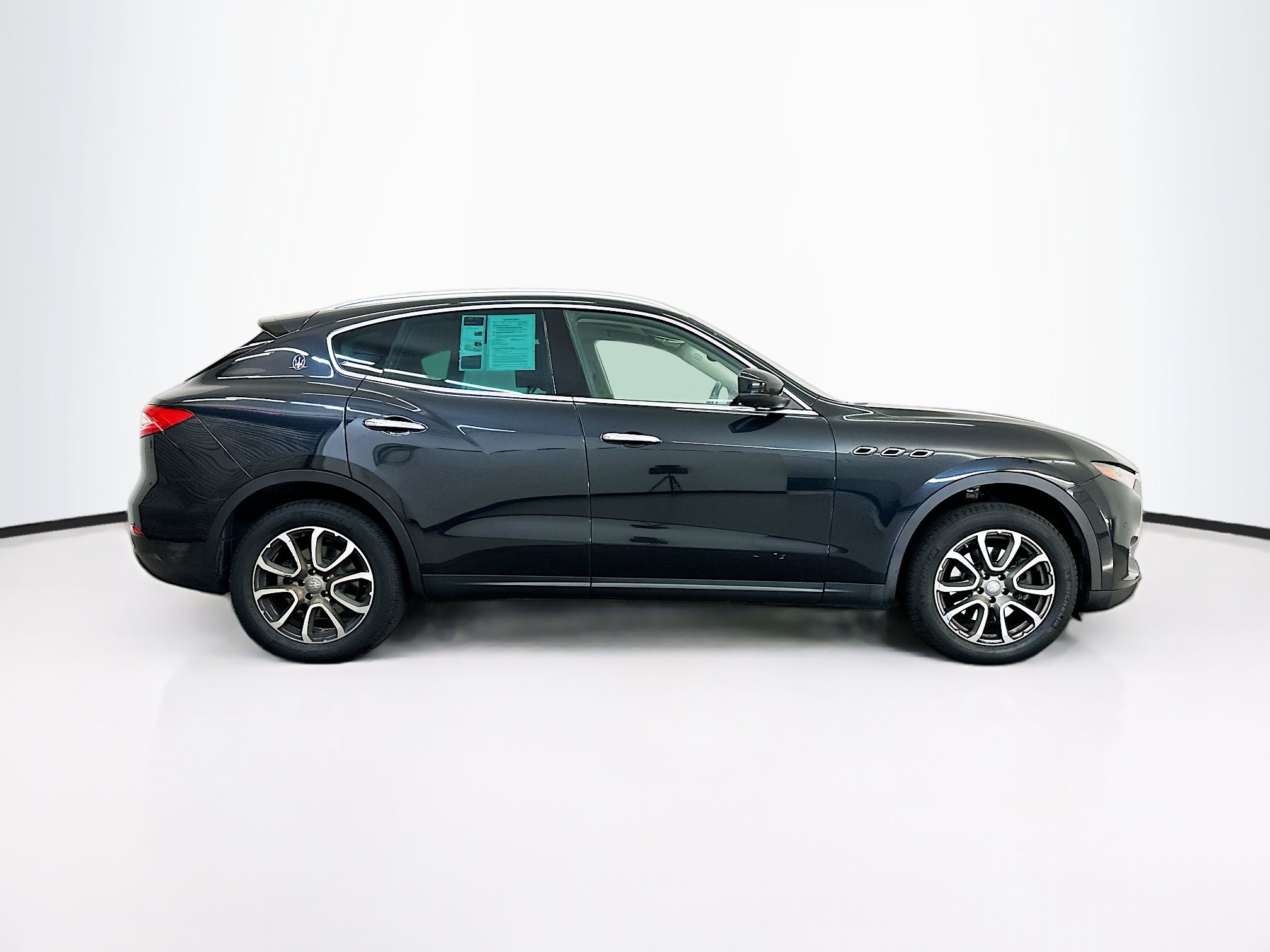 Used 2017 Maserati Levante AWD/4WD image 10
