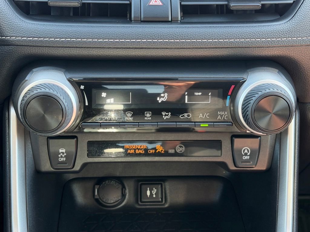 Used 2019 Toyota RAV4 LE AWD/4WD image 13