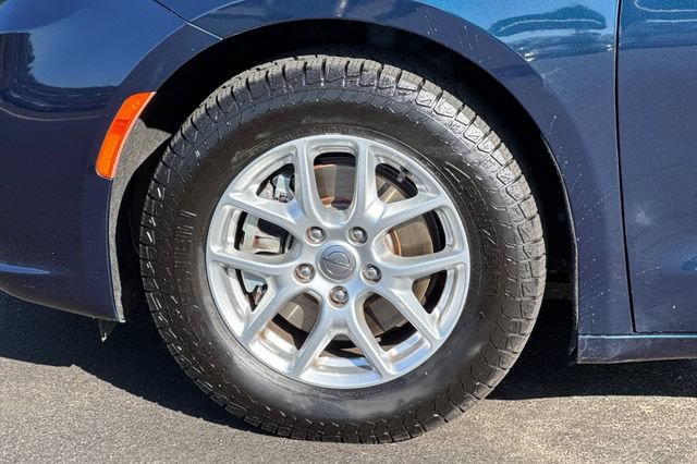 Used 2022 Chrysler Pacifica Touring-L FWD image 45