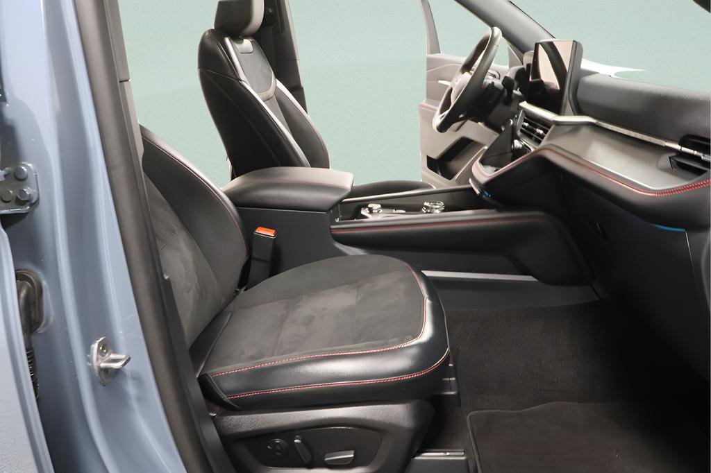 Used 2025 Ford Explorer ST image 38