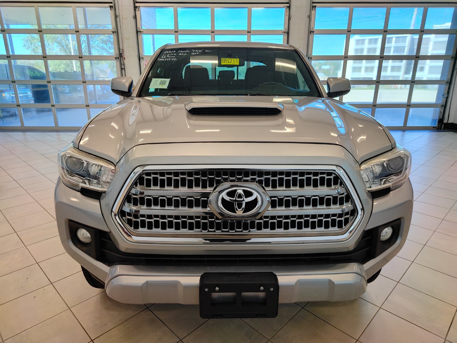 Used 2017 Toyota Tacoma TRD Sport w/ Exterior Package AWD/4WD image 8