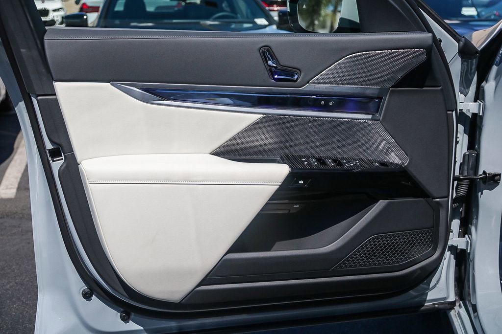 Used 2025 BMW 760i xDrive image 20