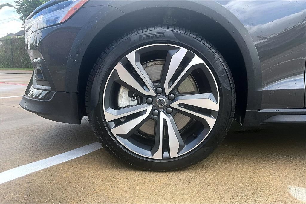 Certified 2025 Volvo V60 B5 Cross Country Plus AWD/4WD image 11