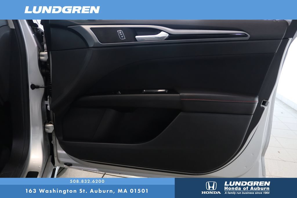 Used 2014 Ford Fusion SE w/ Equipment Group 201A FWD image 15