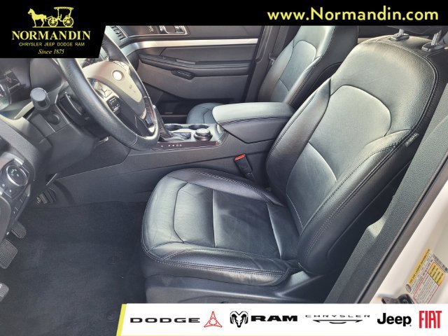 Used 2017 Ford Explorer XLT w/ Equipment Group 202A AWD/4WD image 15