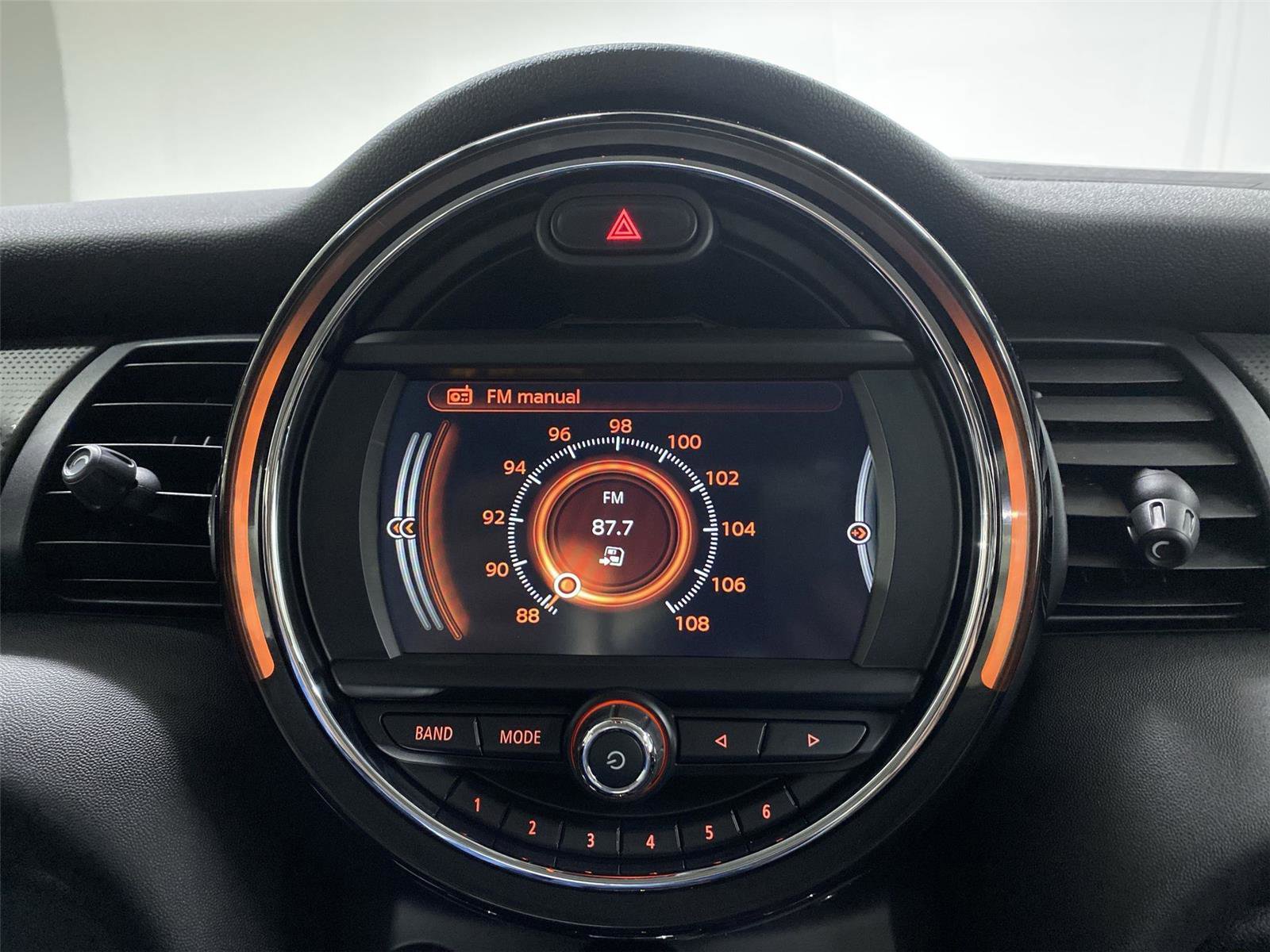 Used 2018 MINI Cooper 4-Door Hardtop image 16