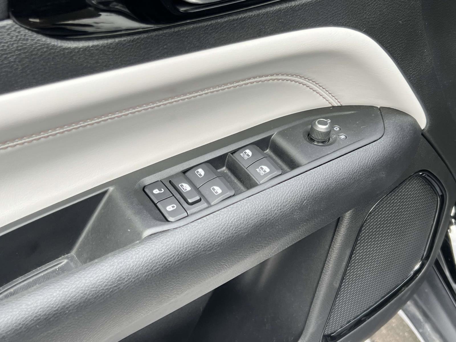 Used 2022 Jeep Compass Limited image 30