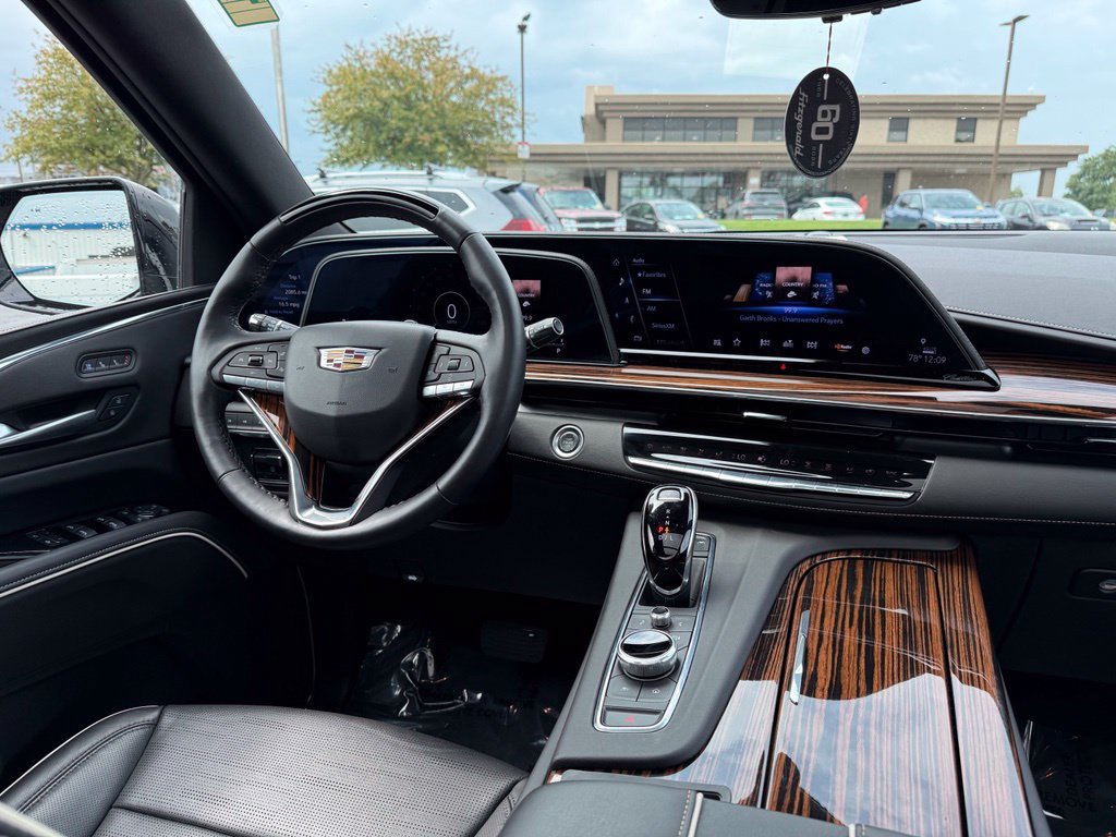 Used 2024 Cadillac Escalade Premium Luxury w/ Performance Package AWD/4WD image 16