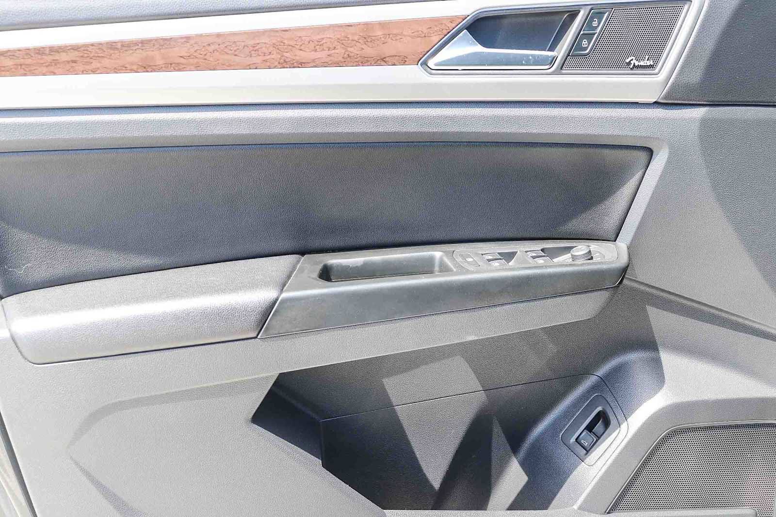 Used 2018 Volkswagen Atlas SEL Premium image 24