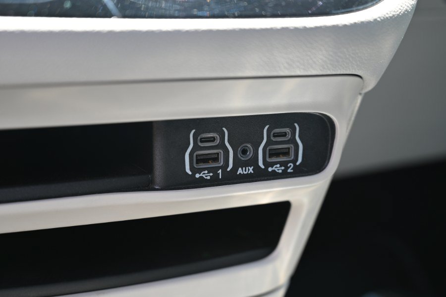 Used 2024 Chrysler Pacifica Touring-L FWD image 31