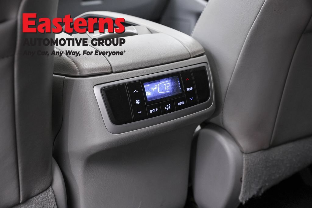 Used 2019 Toyota Highlander XLE AWD/4WD image 23