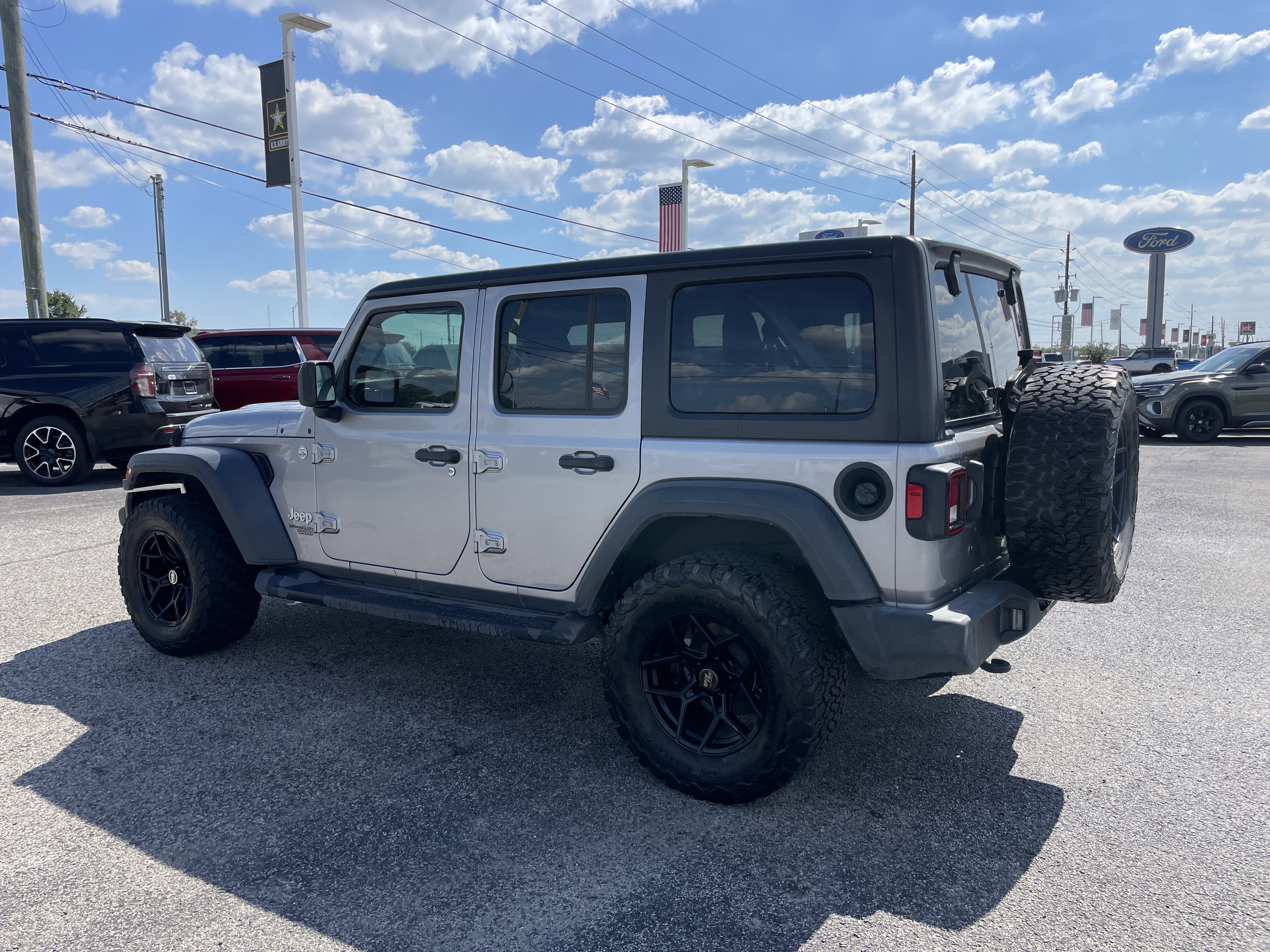 Used 2018 Jeep Wrangler Unlimited Sport S image 4