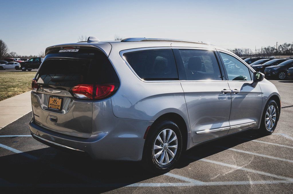 Used 2019 Chrysler Pacifica Touring-L image 29