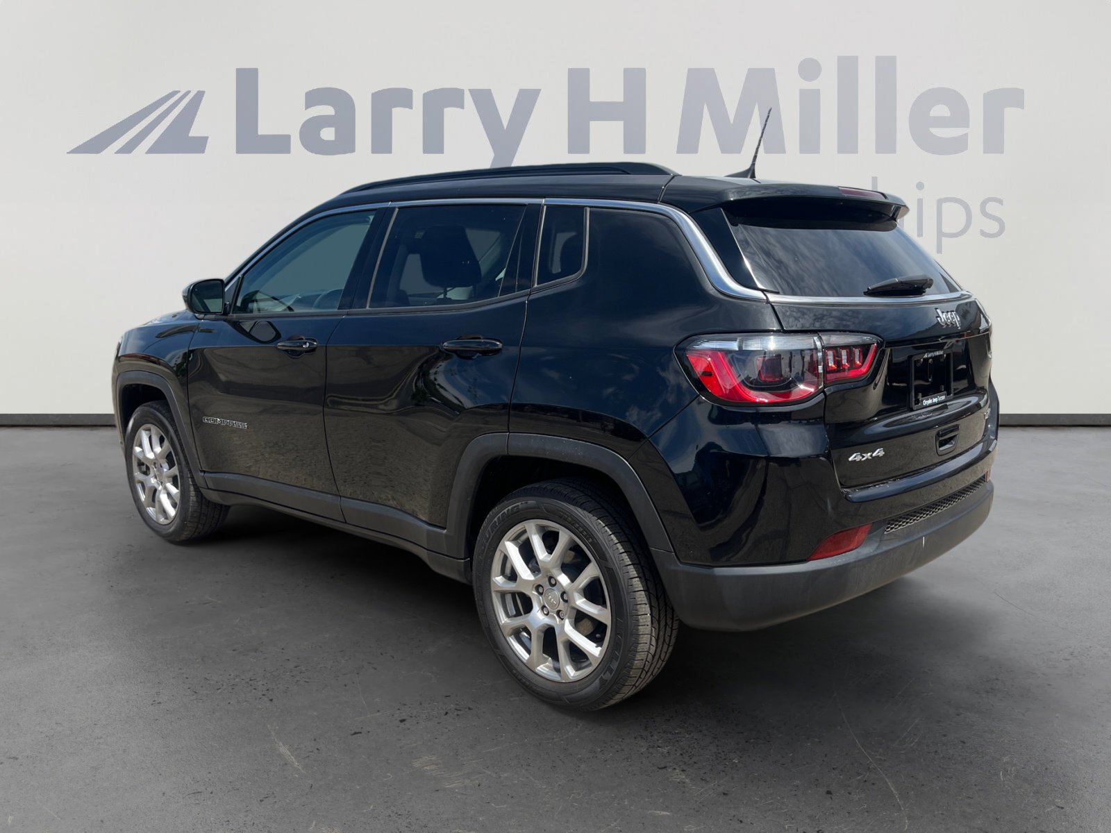 Certified 2022 Jeep Compass Latitude image 3